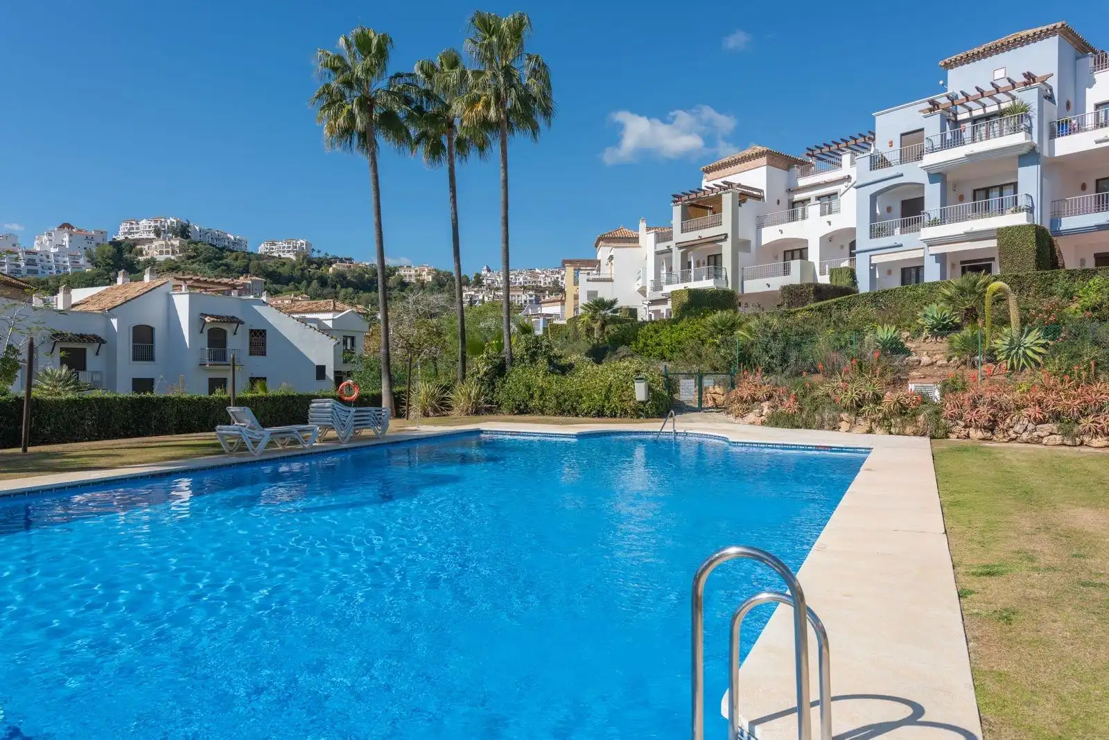 Vista exterior de Planta baja en venta en Benahavís con Aire acondicionado, Terraza y Piscina