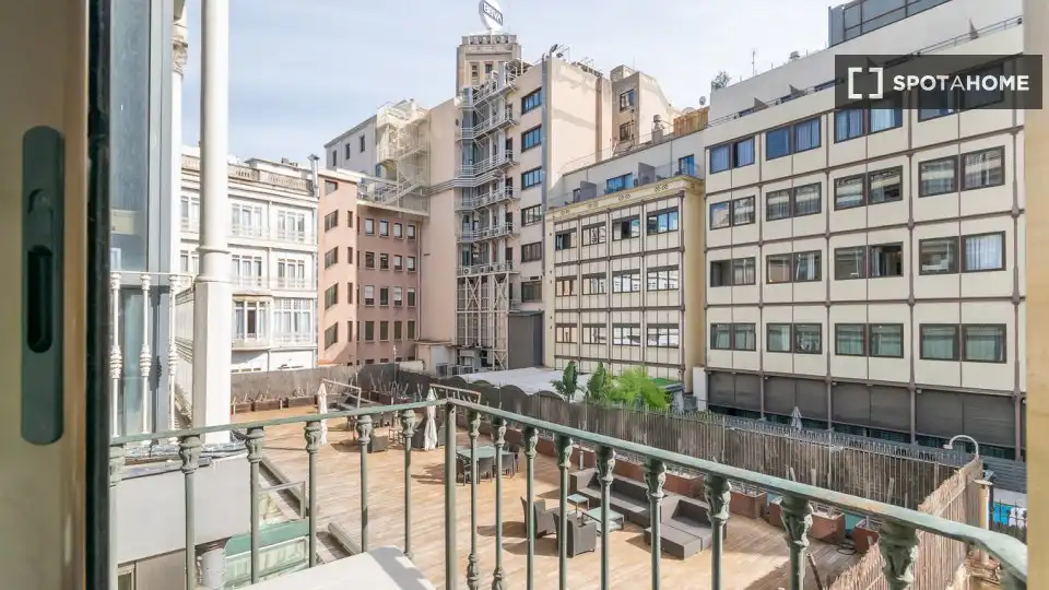 Terraza de Piso para compartir en Barcelona con Aire acondicionado, Calefacción y Amueblado