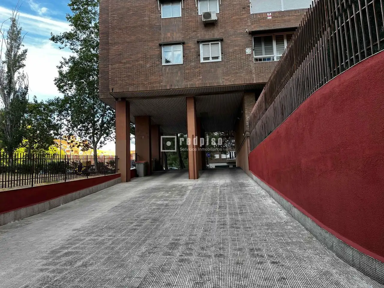 Exterior view of Garage for rent in Madrid