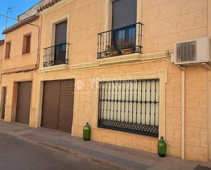 Exterior view of Single-family semi-detached for sale in Alcázar de San Juan  with Air Conditioner and Heating
