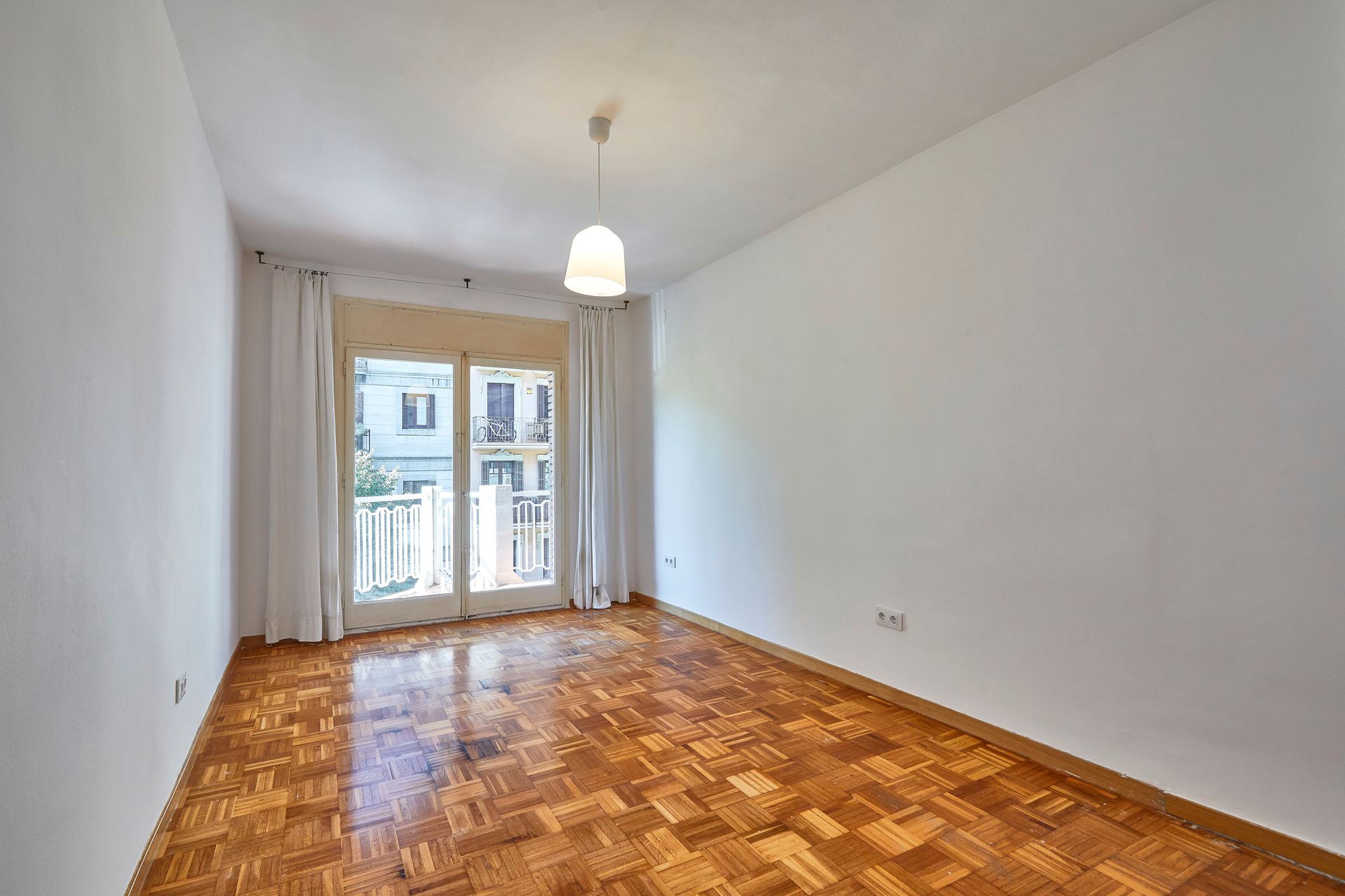 Bedroom of Flat for sale in  Barcelona Capital  with Parquet flooring, Oven and Microwave