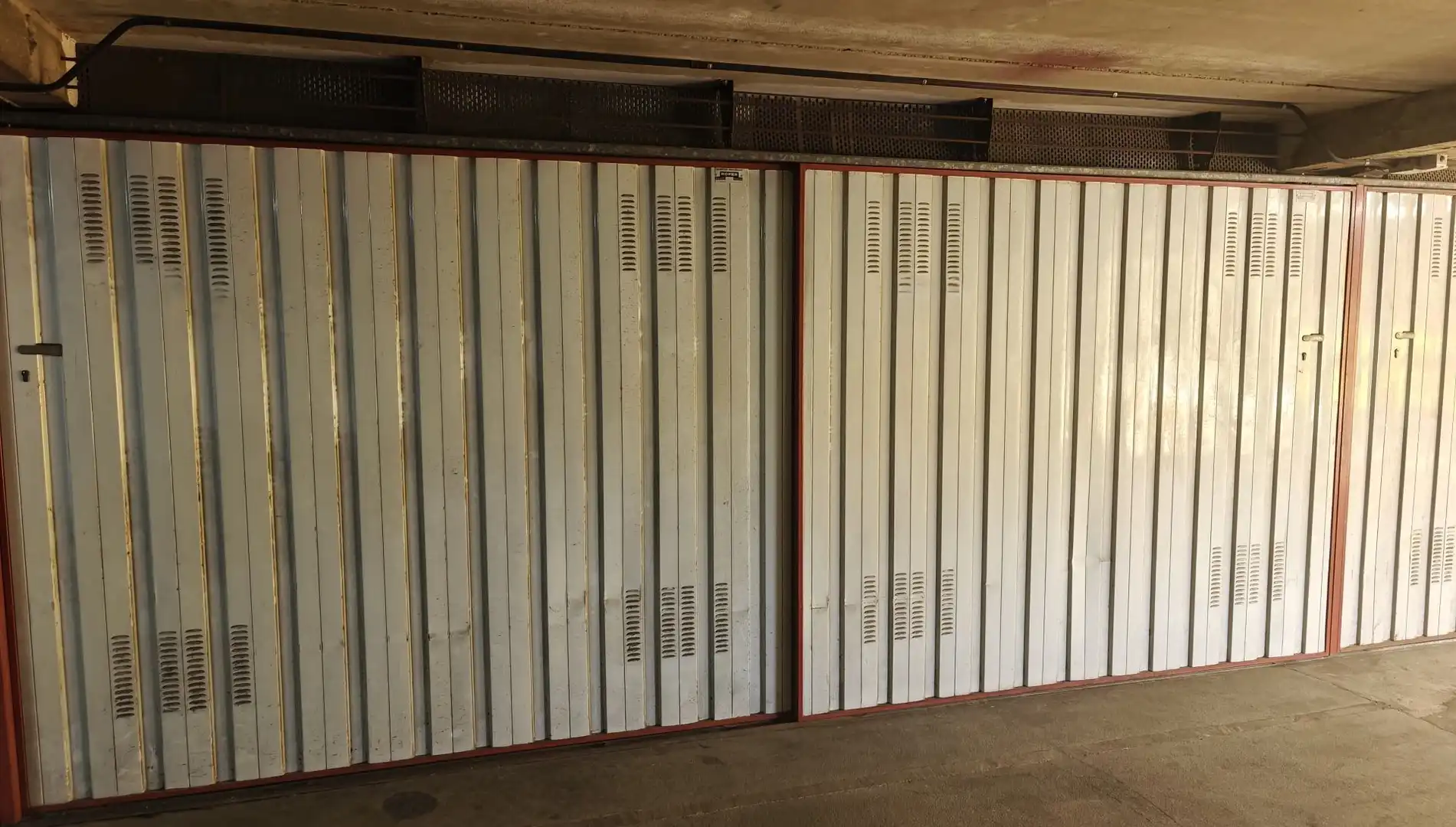 Außenansicht von Garage zum Verkauf in Lasarte-Oria