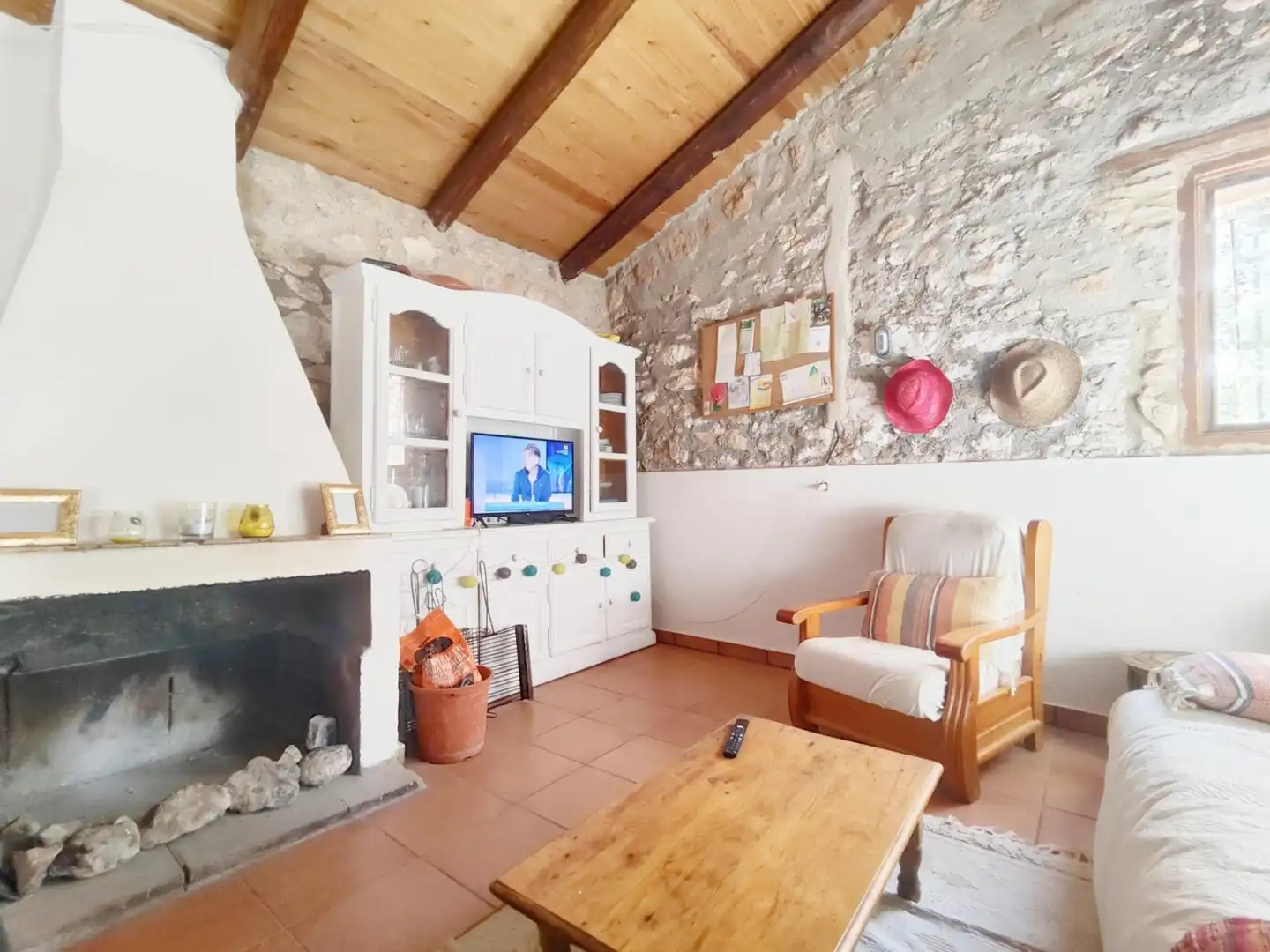 Sala de estar de Finca rústica en venta en Castellet i la Gornal con Jardín privado
