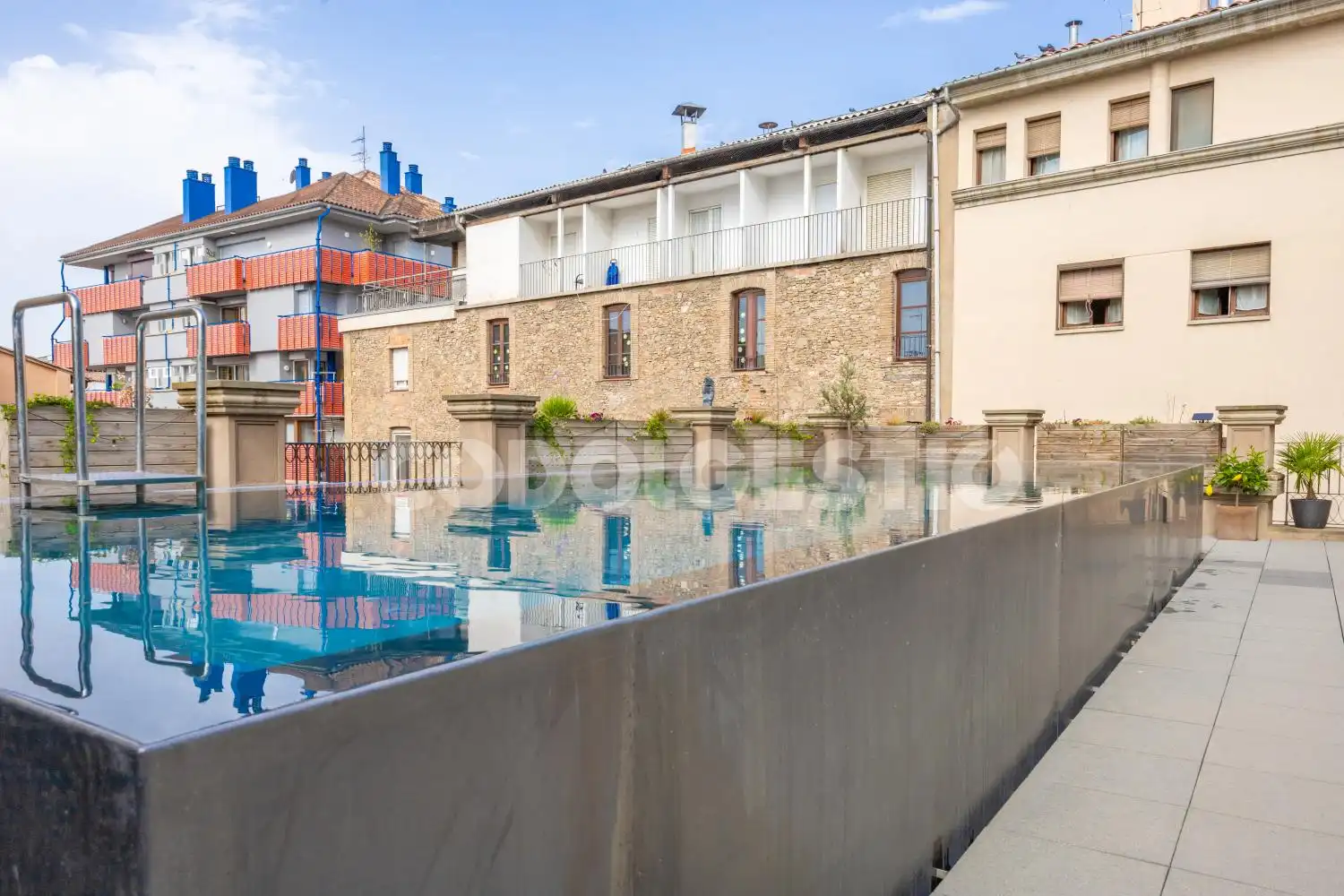 Swimming pool of Flat for sale in Vic