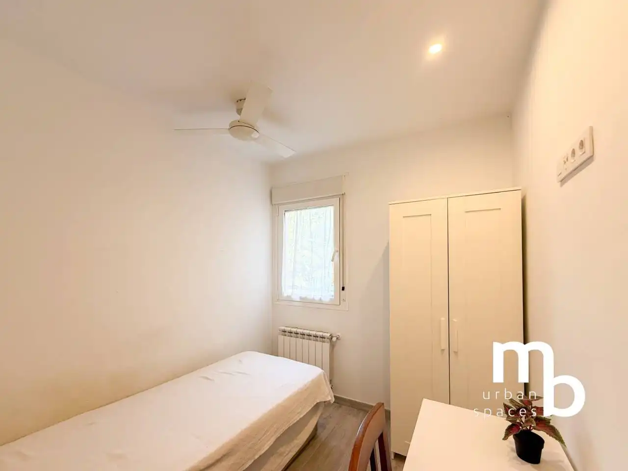 Schlafzimmer von Wohnung zur Miete in Madrid mit Klimaanlage, Heizung und Möbliert