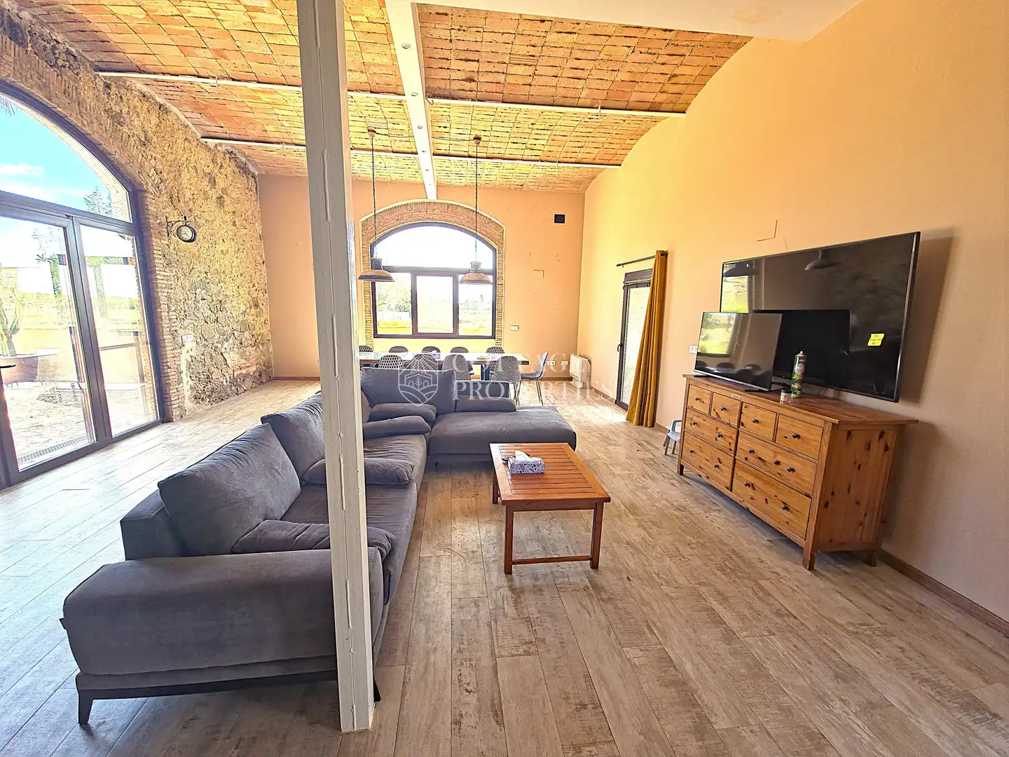 Sala d'estar de Finca rústica en venda en Roses amb Aire condicionat, Calefacció i Jardí privat