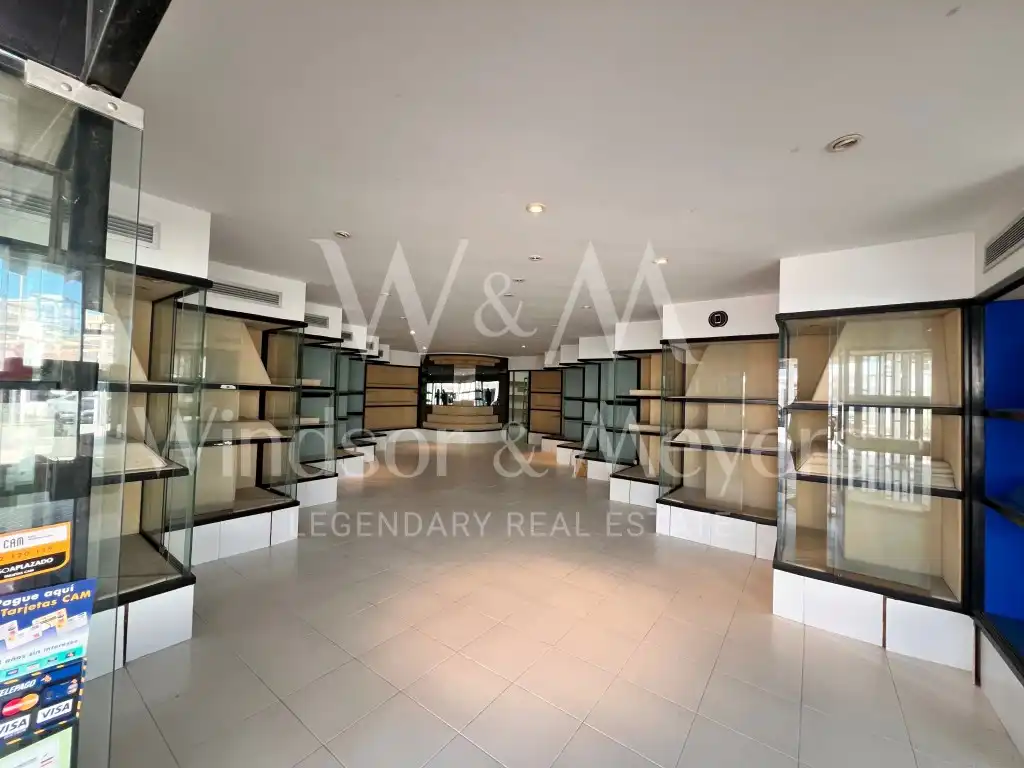 Local en venta en Santa Eulària des Riu con Aire acondicionado