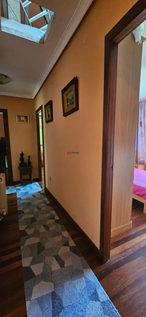 Casa rústica amb terrassa en venda a Voto, imagen 53