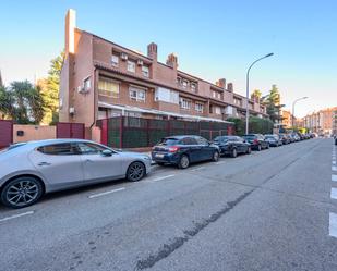 Exterior view of Single-family semi-detached for sale in Alcorcón  with Heating, Private garden and Terrace