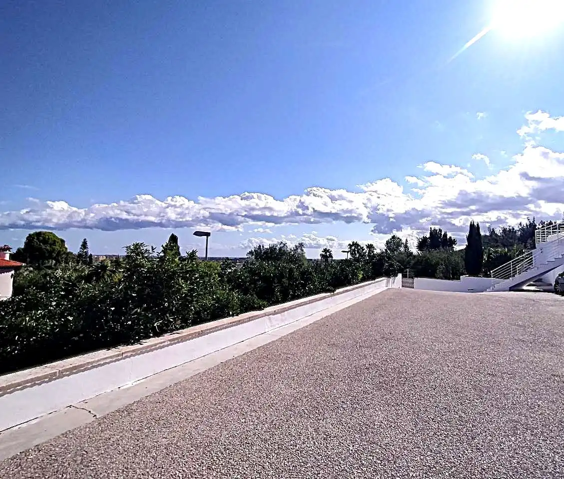 Vista exterior de Casa o chalet en venta en Oliva con Aire acondicionado, Jardín privado y Terraza