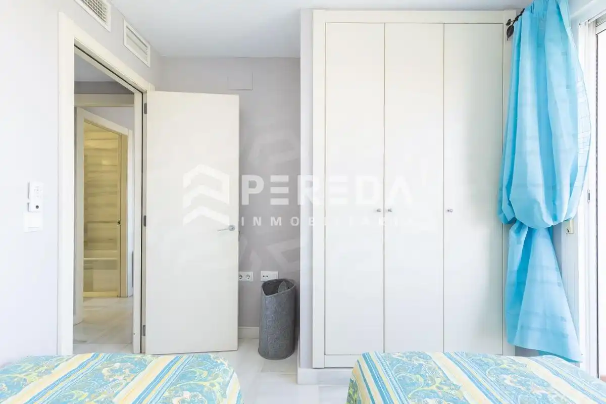 Schlafzimmer von Dachboden zum Verkauf in Roquetas de Mar mit Privatgarten, Terrasse und Abstellraum
