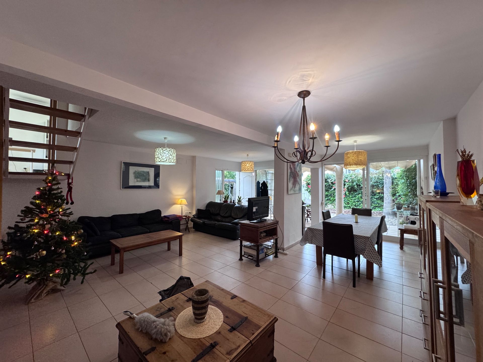 Sala d'estar de Casa adosada en venda en Benicasim / Benicàssim amb Aire condicionat, Calefacció i Jardí privat