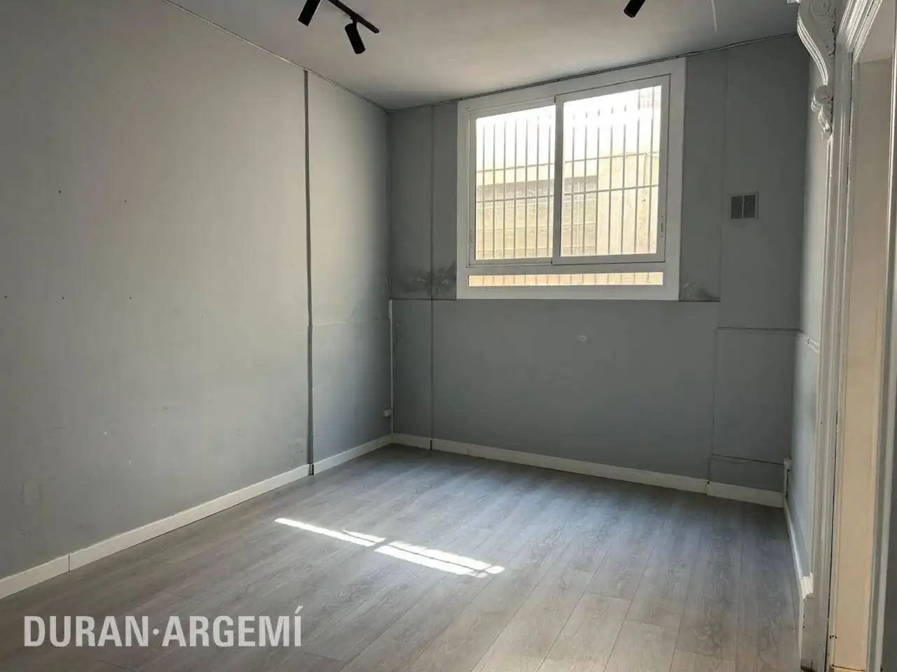 Bedroom of Commercial properties for rent in Terrassa  with Air Conditioner