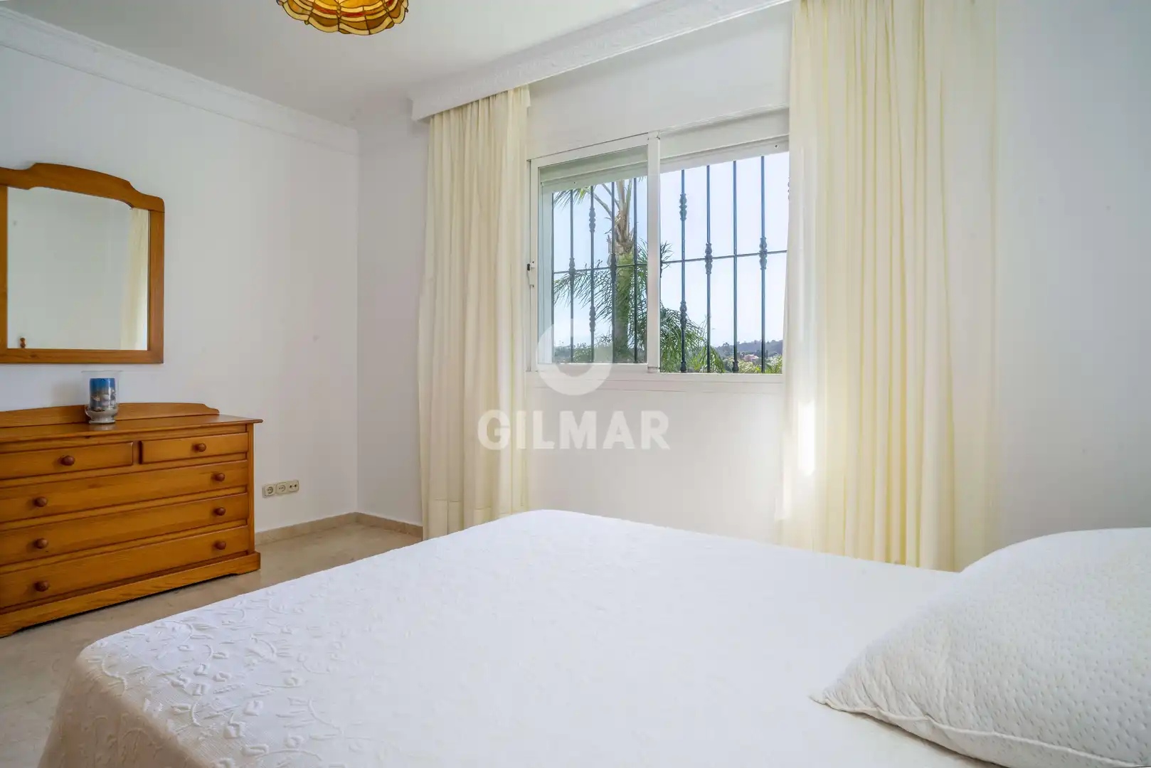 Dormitori de Casa o xalet en venda en Estepona amb Jardí privat i Piscina