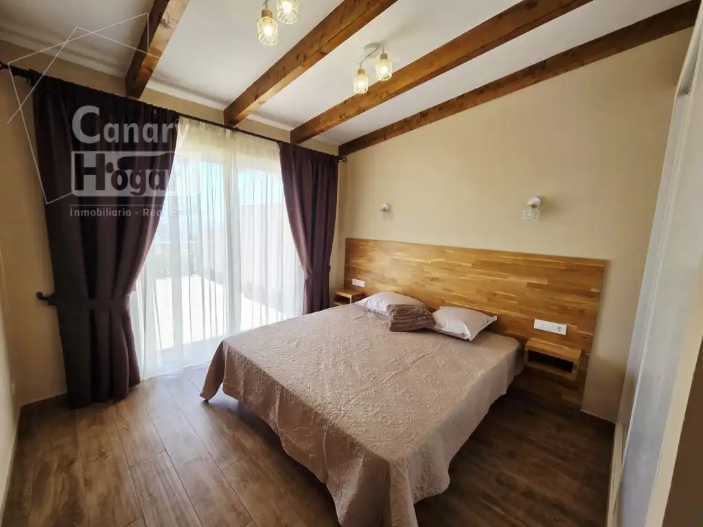 Dormitori de Casa o xalet en venda en Arico amb Aire condicionat, Terrassa i Piscina