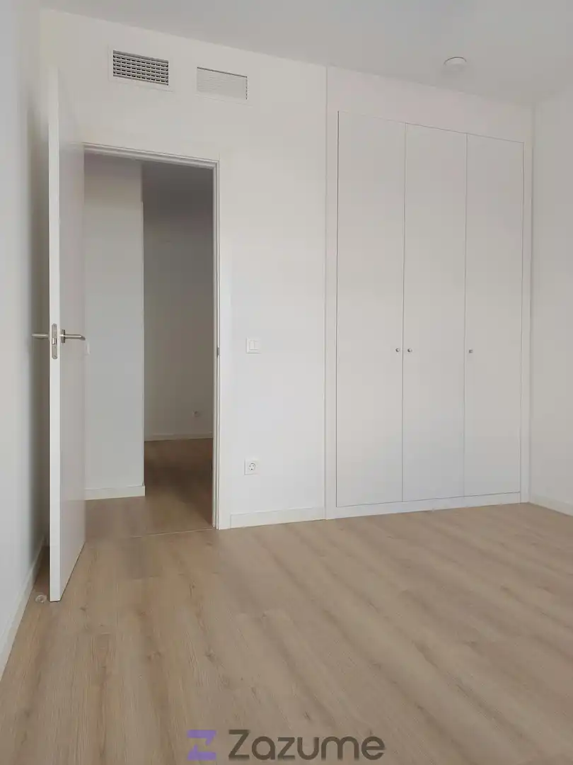 Schlafzimmer von Wohnung zur Miete in Dos Hermanas mit Klimaanlage, Heizung und Privatgarten