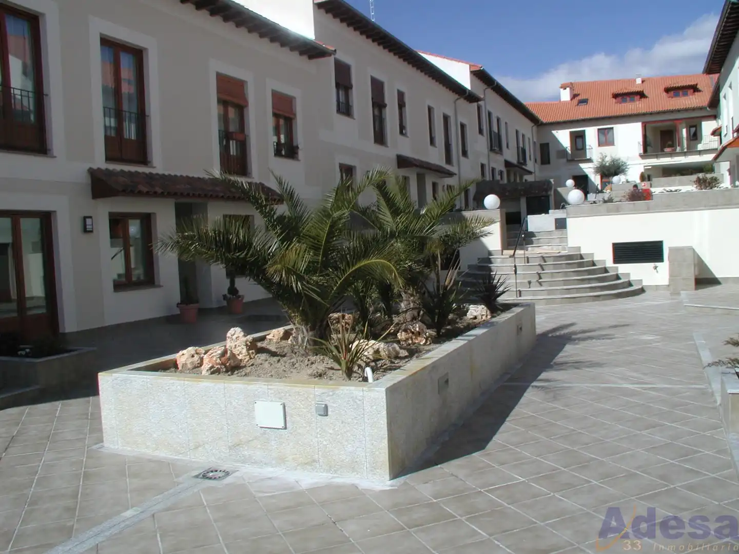 Vista exterior de Dúplex en venta en Navalcarnero con Calefacción, Balcón y Piscina comunitaria