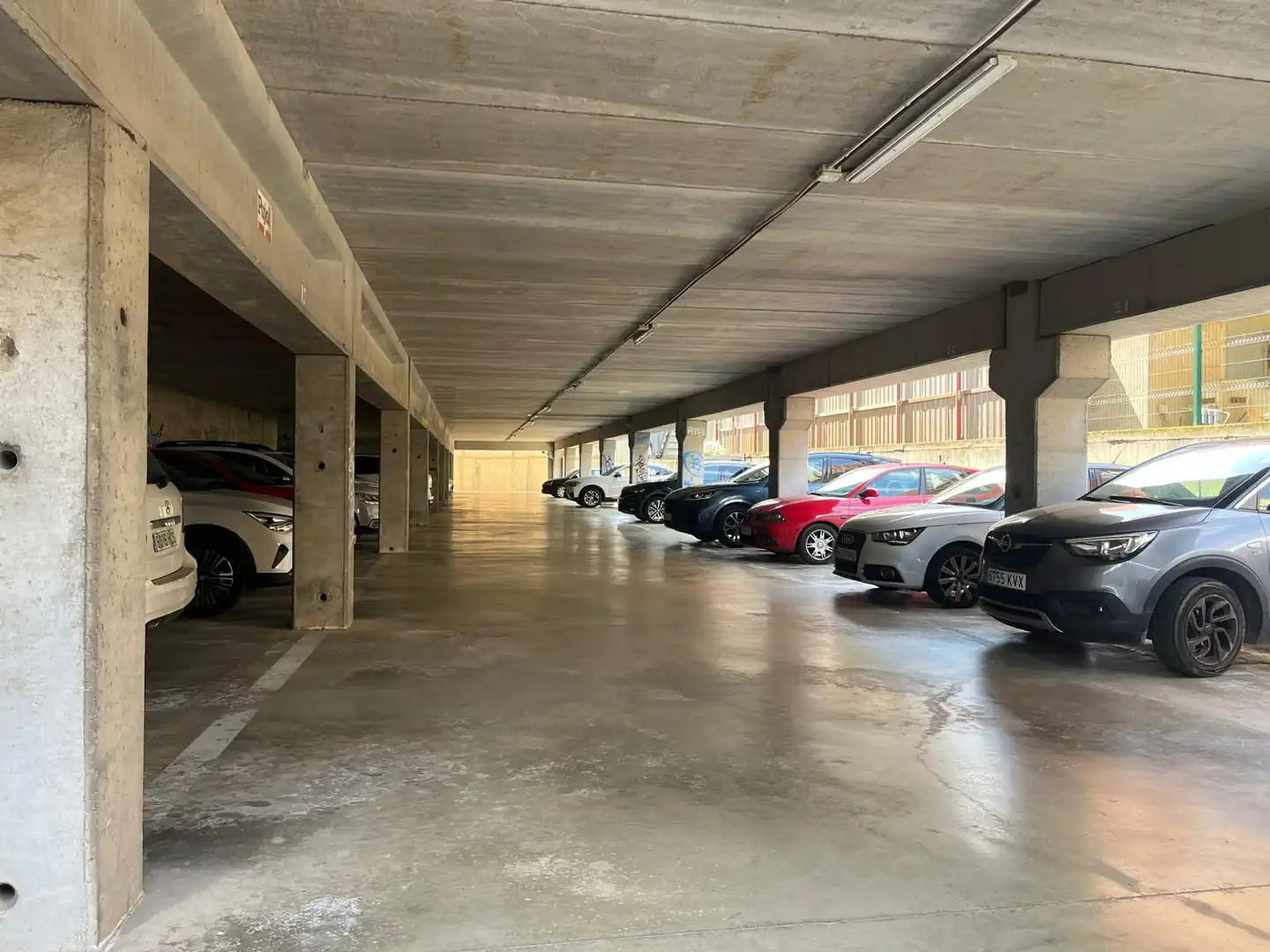 Parking de Nave industrial de alquiler en Cornellà de Llobregat con Calefacción y Alarma