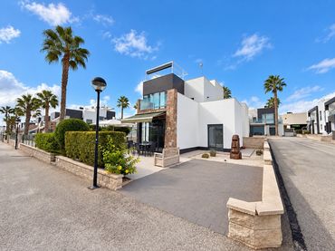 Dúplex amb piscina en venda a Orihuela Costa