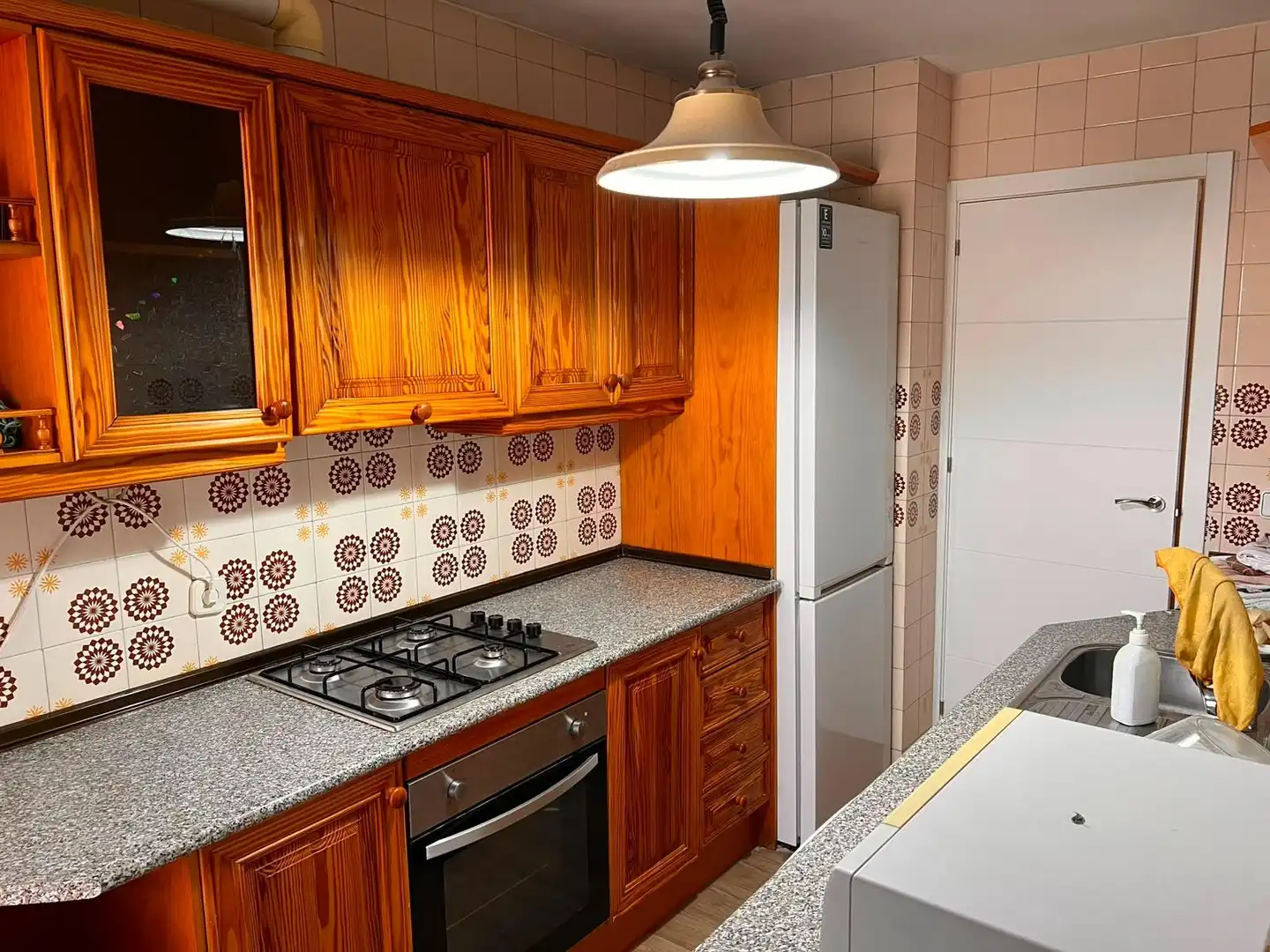 Kitchen of Flat for share in Sevilla  with Air Conditioner
