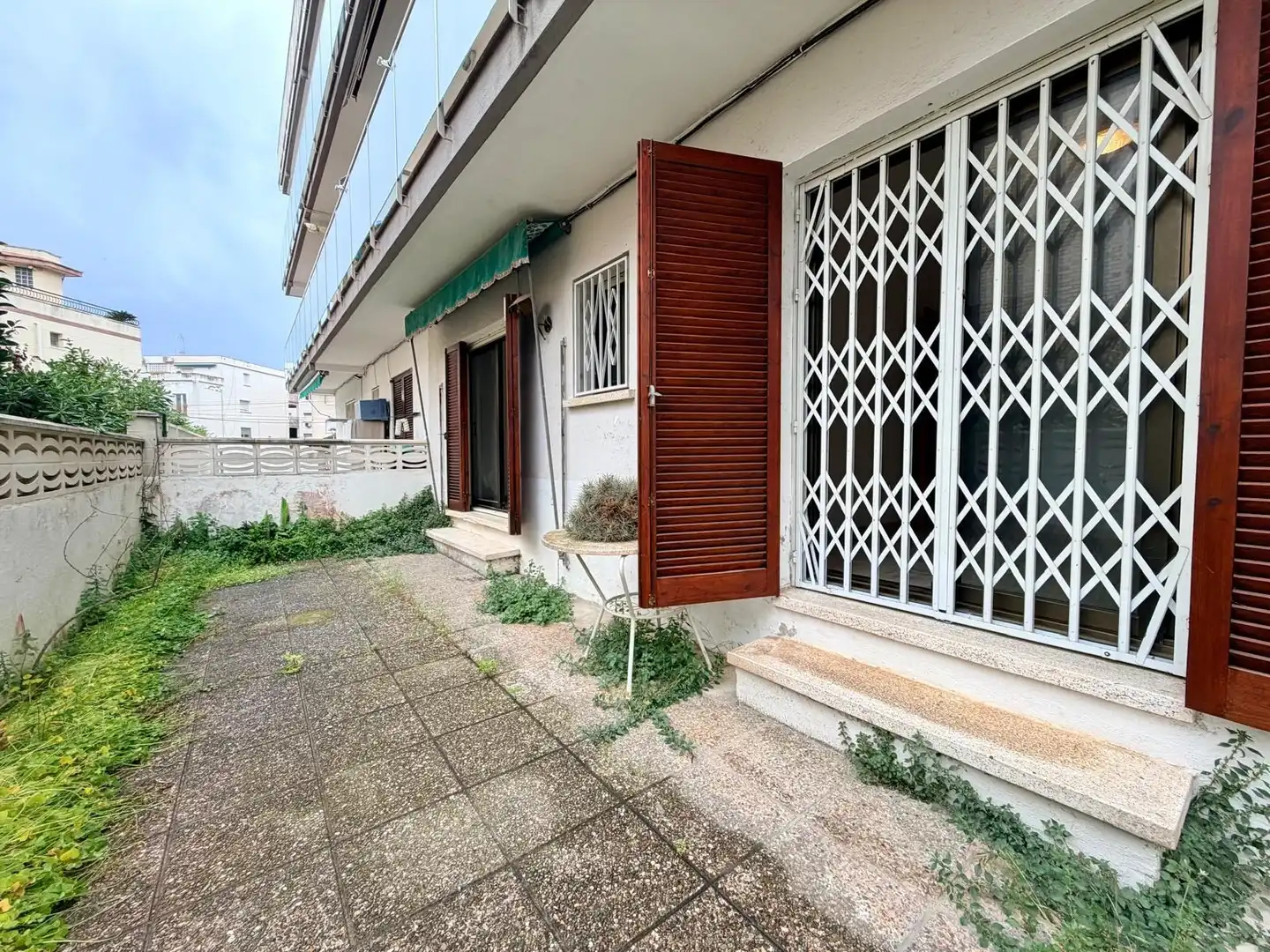 Vista exterior de Planta baixa en venda en Cunit amb Jardí privat, Terrassa i Traster