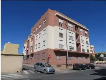 Apartment with lift for sale in Calle Obreros de la Tana 1
