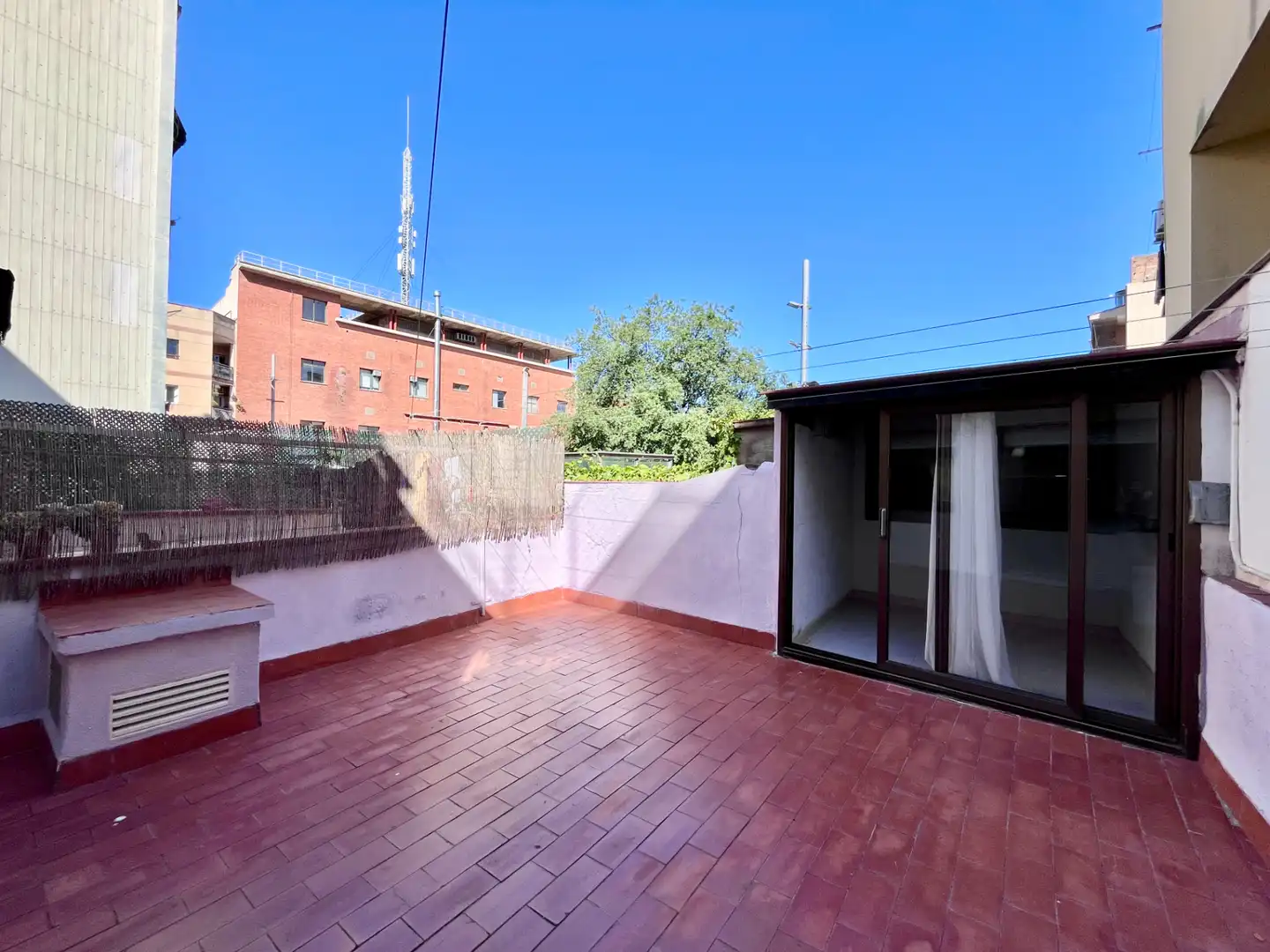 Terraza de Piso en venta en L'Hospitalet de Llobregat con Calefacción, Terraza y Horno