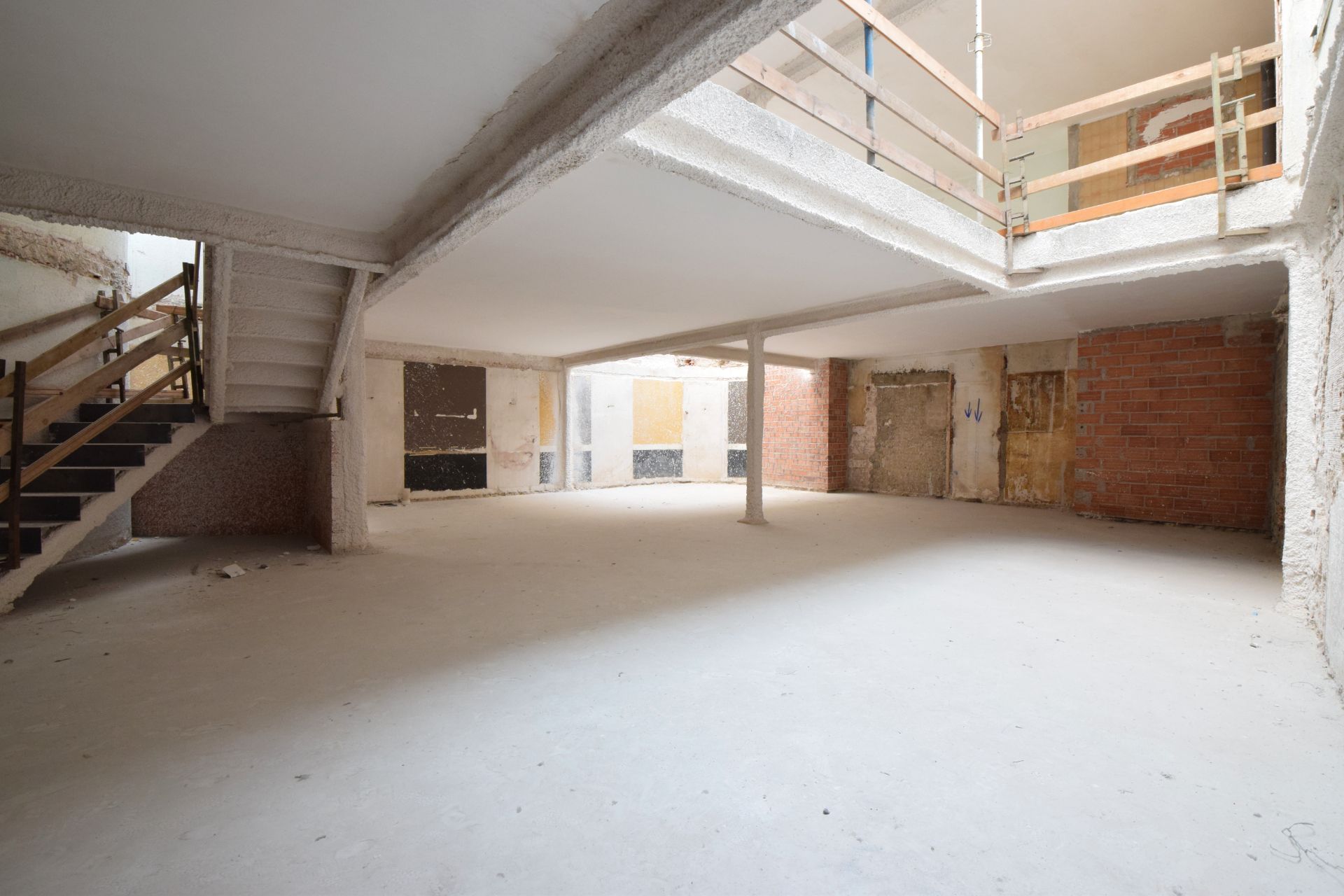 Premises to rent in Sabadell  with Alarm