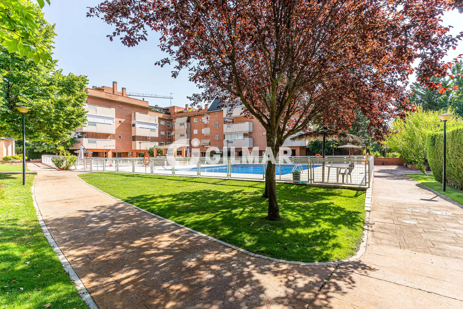 Vista exterior de Dúplex en venda en Pozuelo de Alarcón amb Calefacció, Jardí privat i Traster