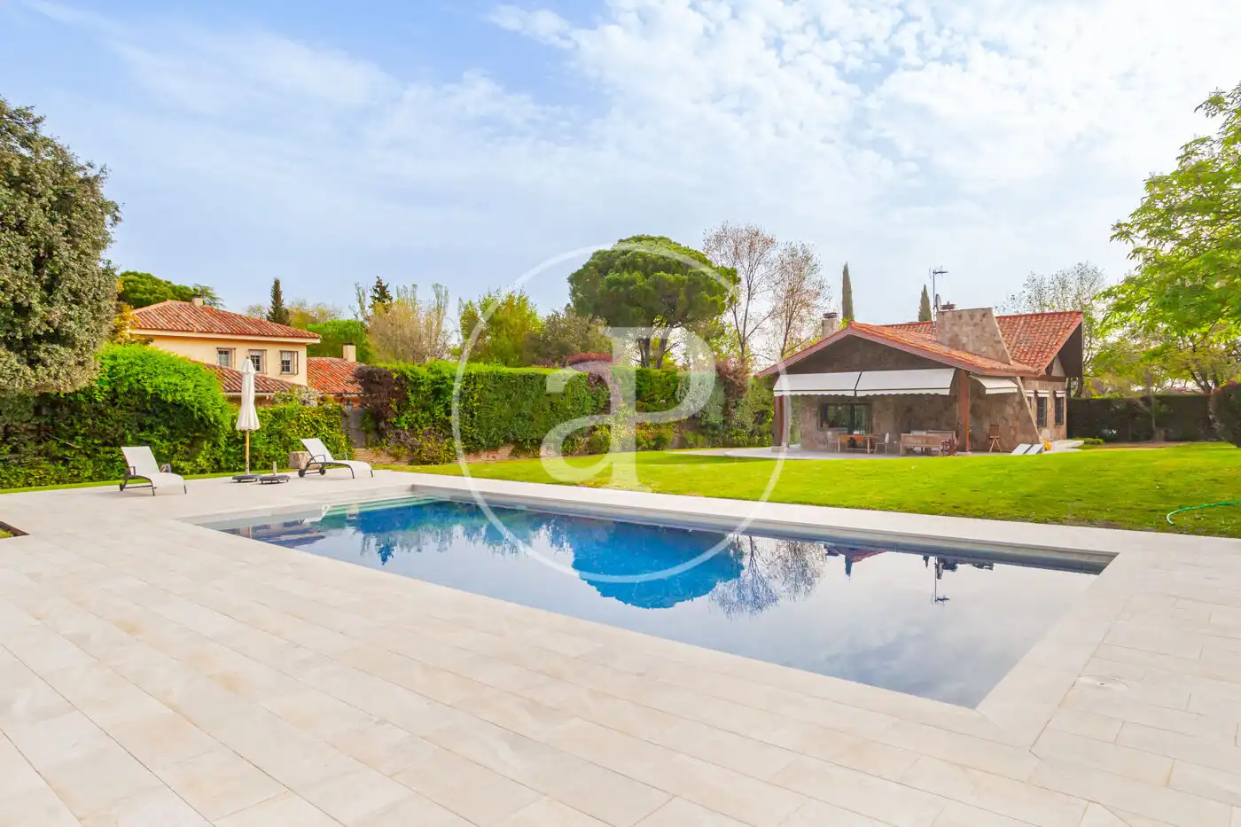 Jardín de Casa o chalet en venta en Pozuelo de Alarcón con Aire acondicionado, Calefacción y Jardín privado