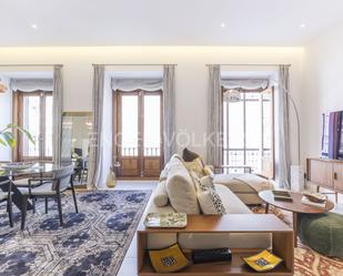 Sala d'estar de Apartament en venda en  Madrid Capital amb Aire condicionat, Calefacció i Balcó