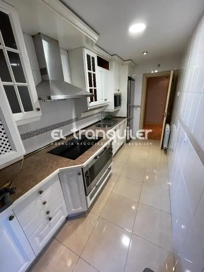 Kitchen of Flat for rent in Alcalá de Henares  with Air Conditioner, Parquet flooring and Swimming Pool