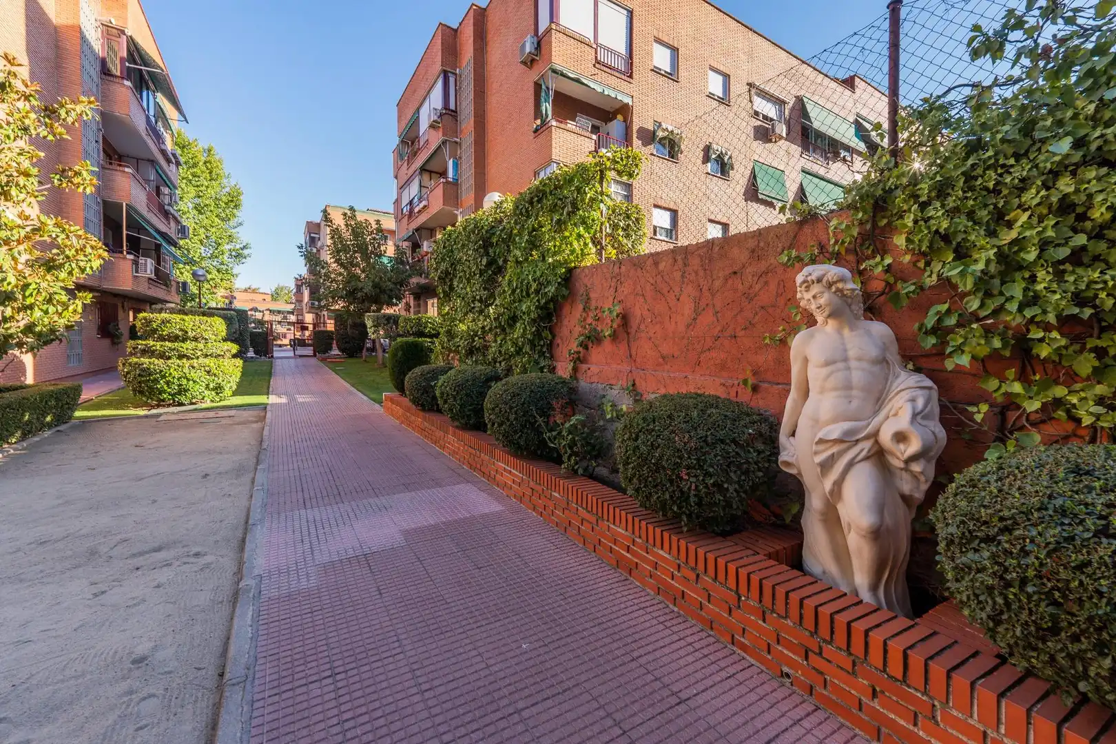 Exterior view of Flat for sale in Alcobendas  with Air Conditioner, Heating and Terrace
