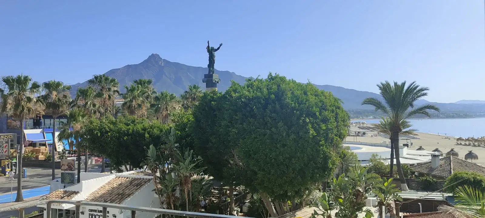 Vista exterior de Pis en venda en Marbella amb Aire condicionat, Calefacció i Terrassa