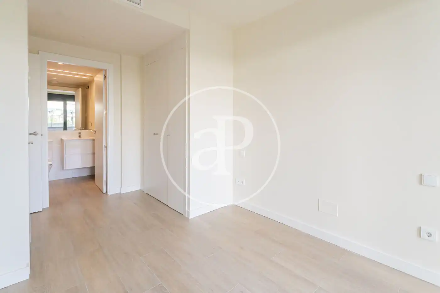 Bedroom of Flat for rent in Madrid  with Air Conditioner, Heating and Terrace