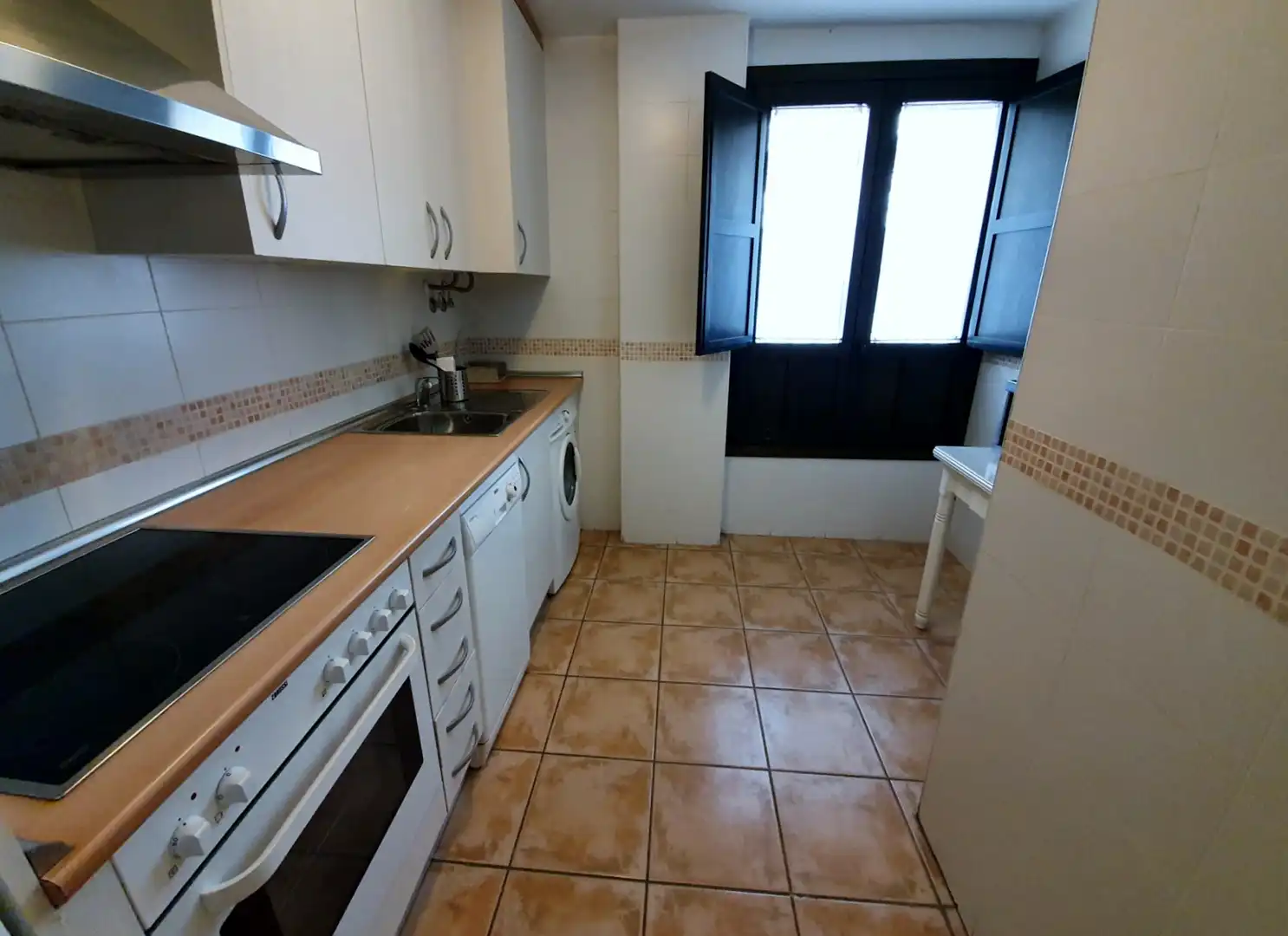 Cuina de Apartament en venda en Vélez de Benaudalla amb Aire condicionat, Calefacció i Terrassa