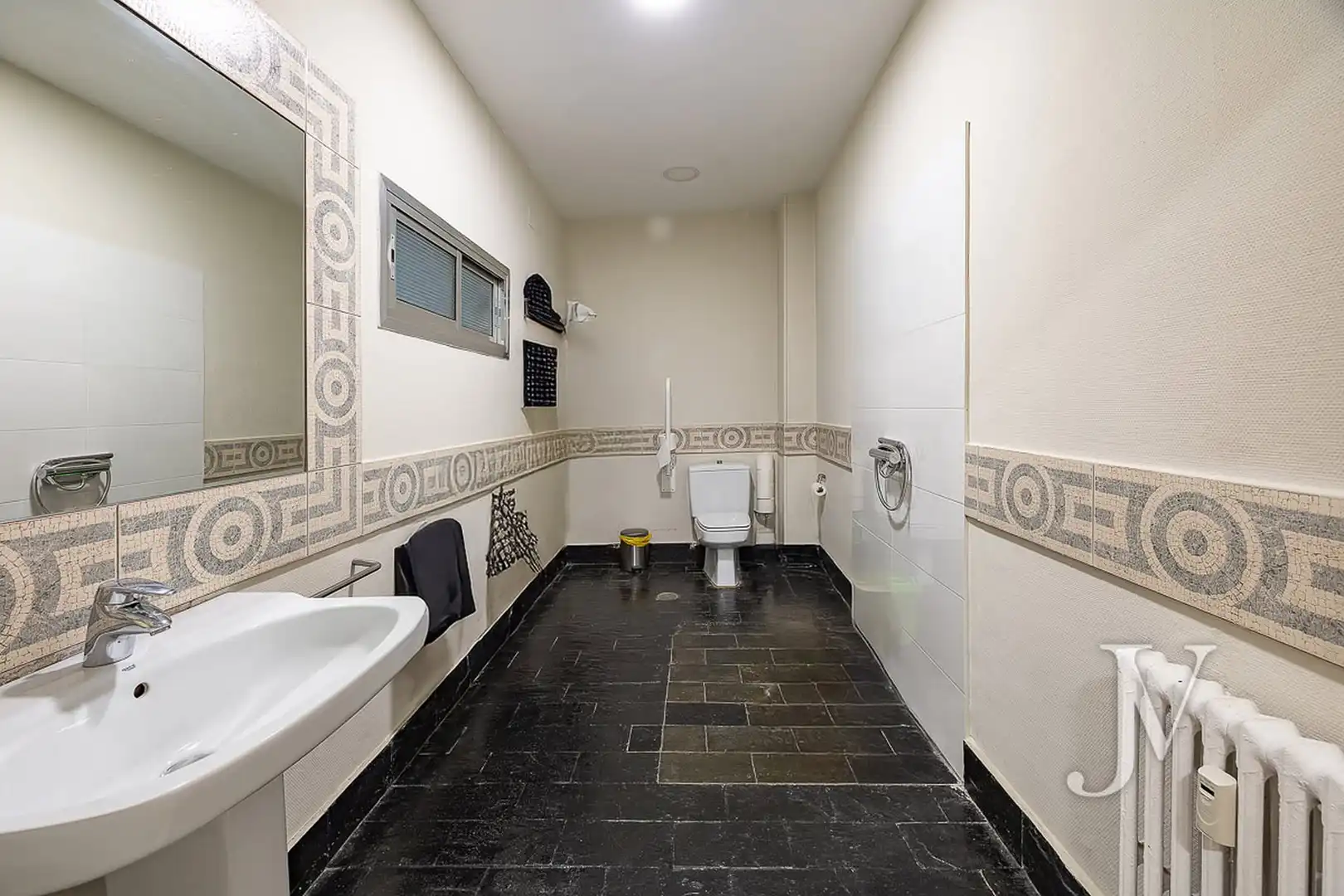 Badezimmer von Geschaftsraum zum Verkauf in Madrid mit Heizung und Alarm