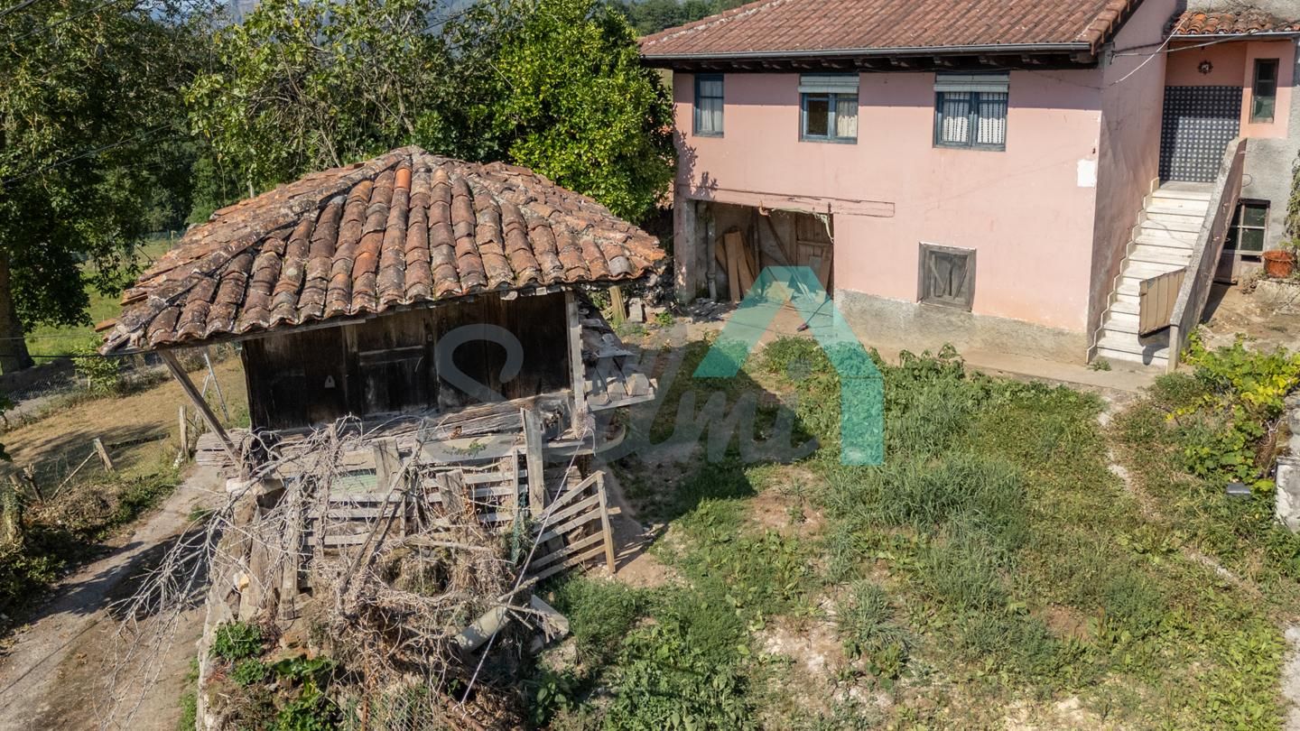 Casa o xalet en venda en Parres amb Calefacció, Jardí privat i Traster