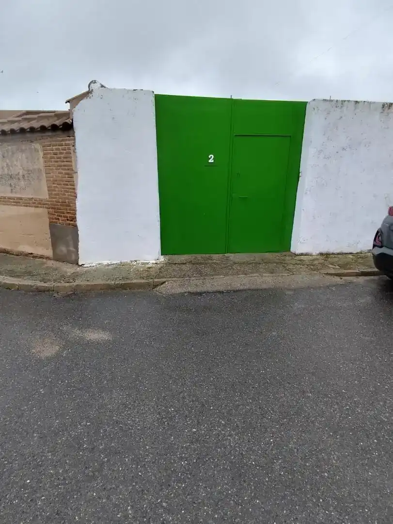 Parking de Casa adosada en venta en Mamblas con Trastero y Amueblado