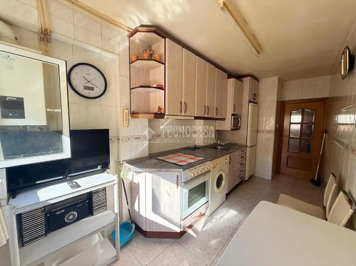 Kitchen of Flat for sale in Zaragoza  with Heating, Parquet flooring and Terrace