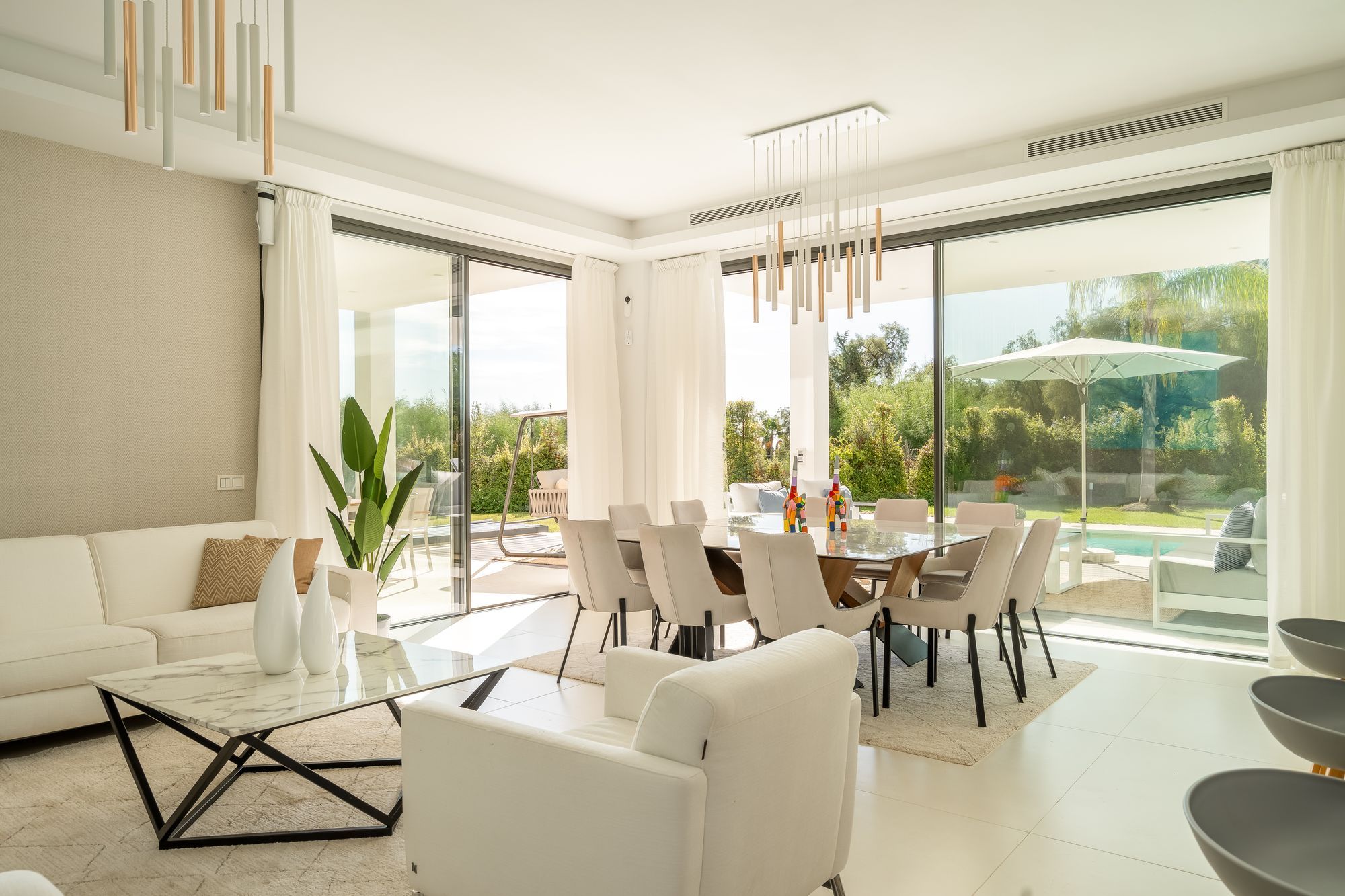 Menjador de Casa o xalet en venda en Benahavís amb Terrassa i Balcó