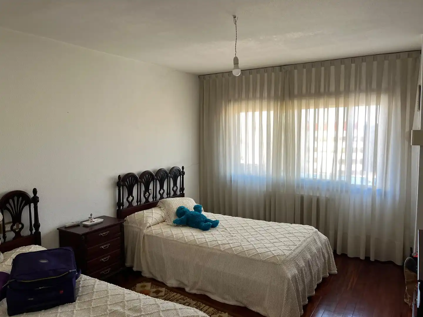 Dormitori de Casa o xalet en venda en Vigo  amb Calefacció, Jardí privat i Parquet