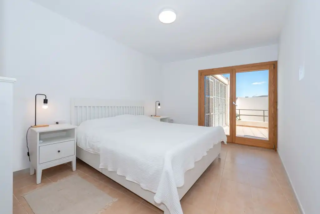 Dormitori de Finca rústica en venda en Sa Pobla amb Aire condicionat, Jardí privat i Terrassa