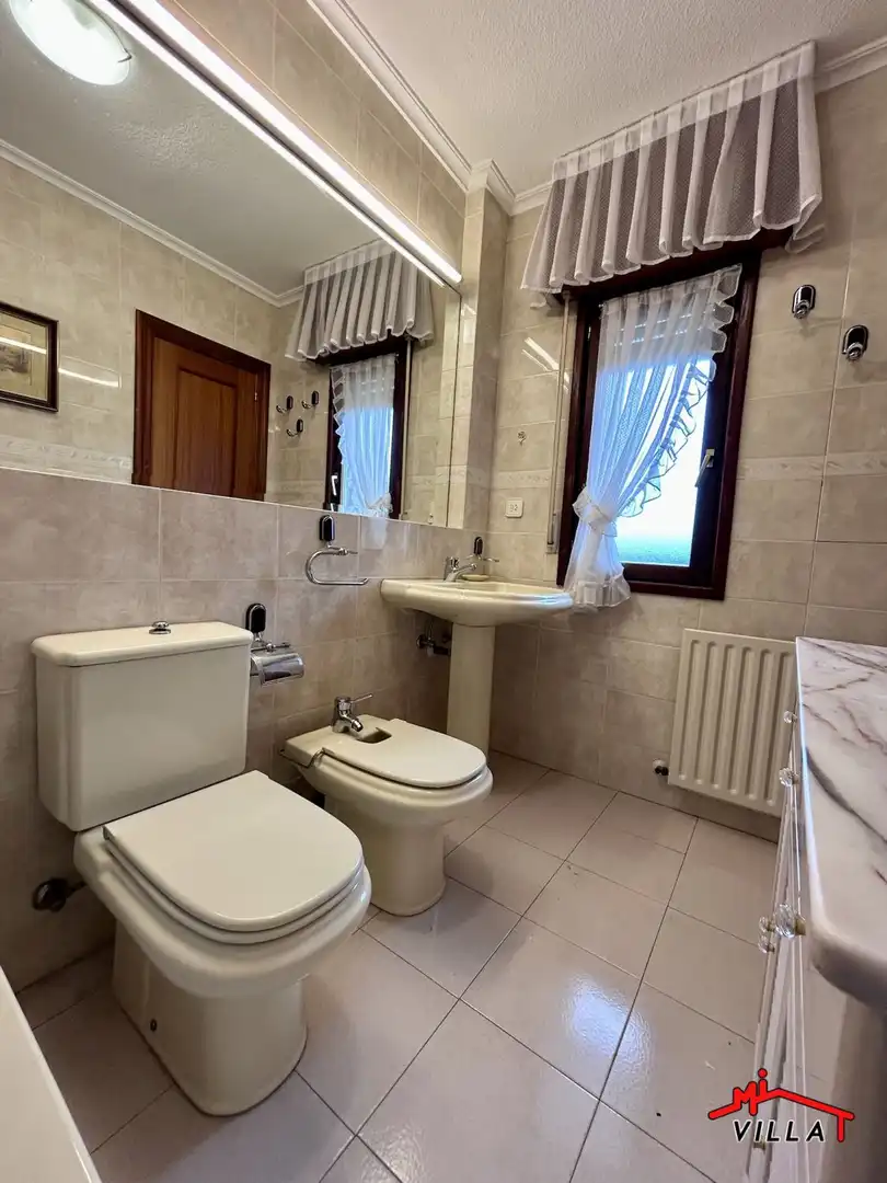Baño de Casa adosada en venta en Laredo con Calefacción