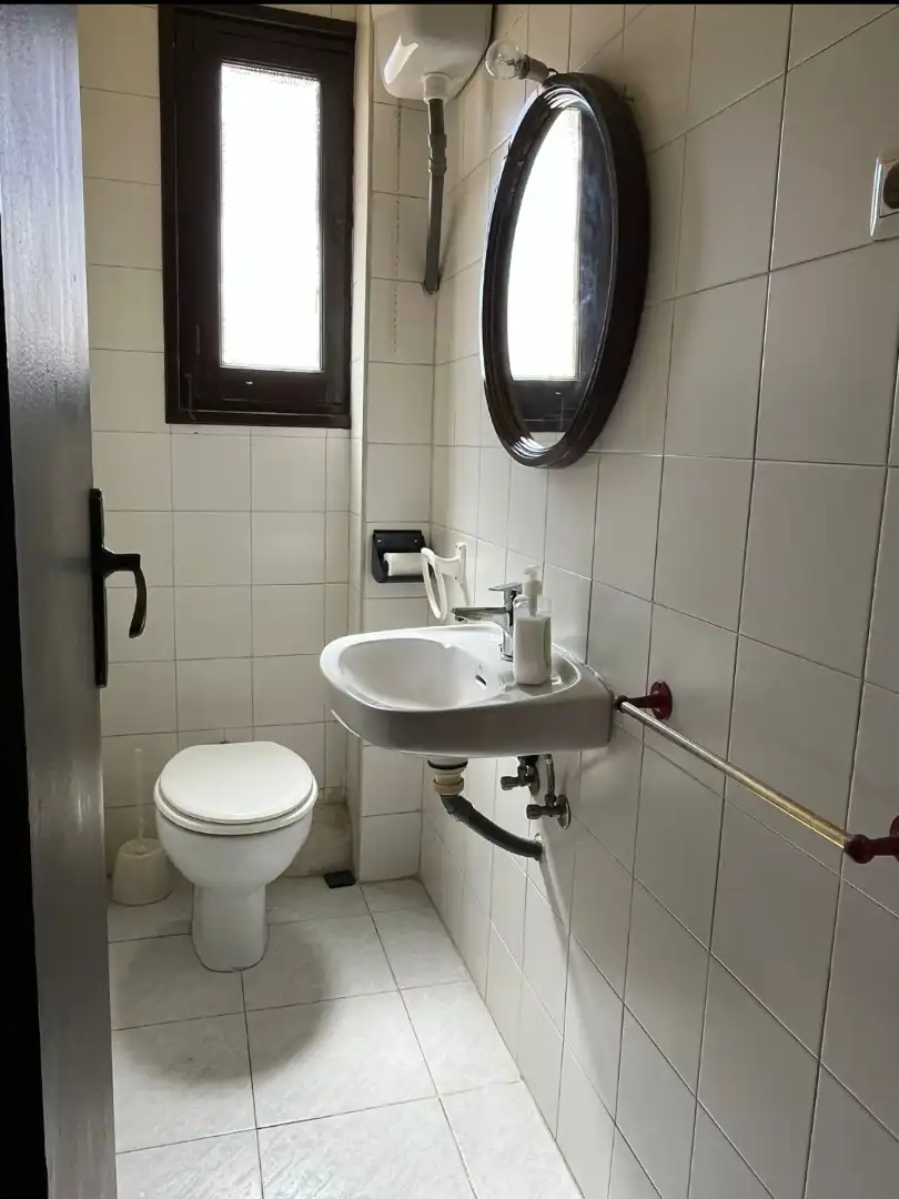 Baño de Piso de alquiler en Toledo con Aire acondicionado, Calefacción y Amueblado