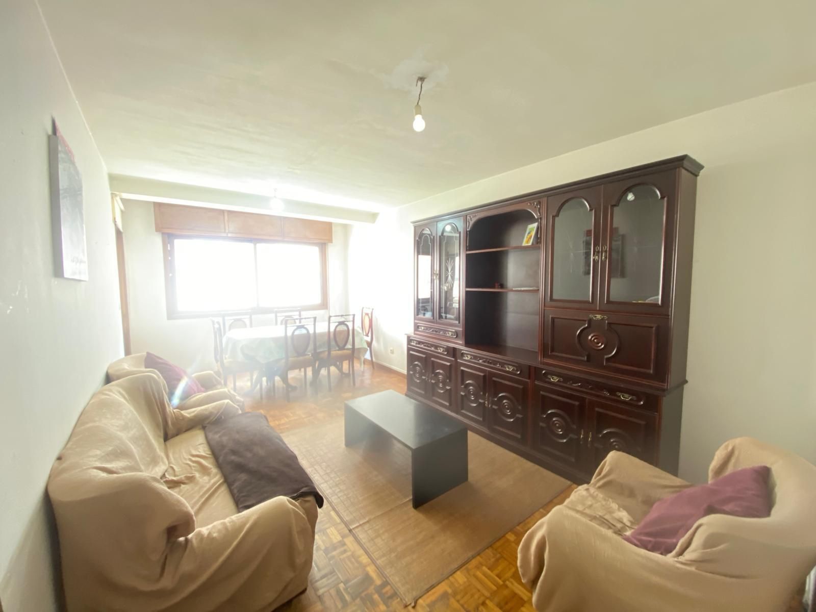 Sala de estar de Piso de alquiler en Vigo  con Parquet y Balcón