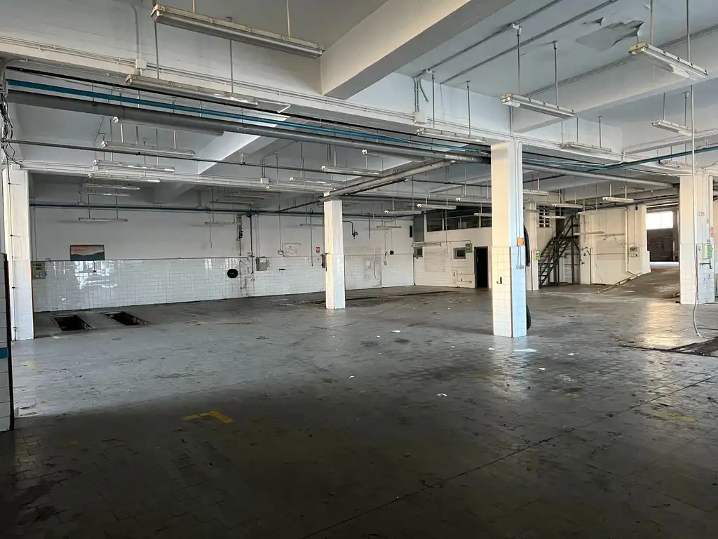 Nave industrial de alquiler en Oleiros con Calefacción