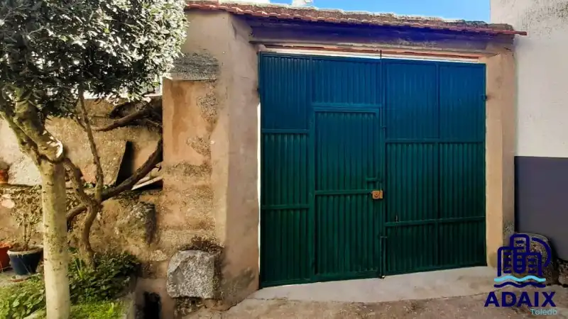 Vista exterior de Piso en venta en San Pablo de los Montes
