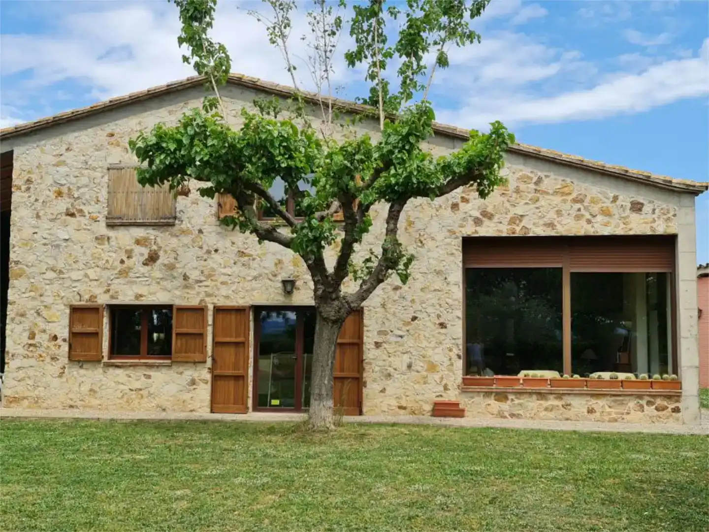 Vista exterior de Finca rústica en venda en Cassà de la Selva amb Balcó