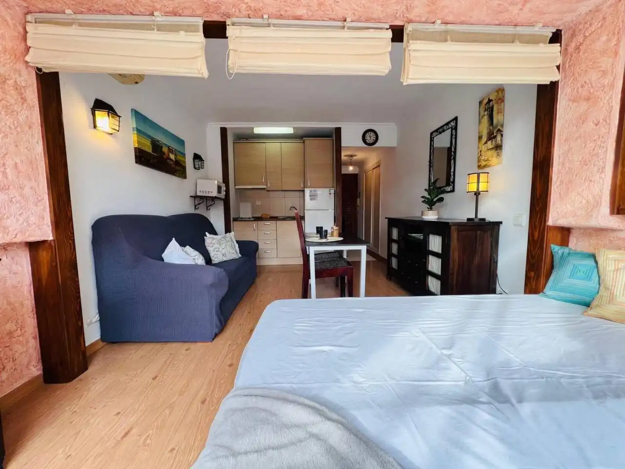 Habitación de Estudio de alquiler en El Ejido con Aire acondicionado y Amueblado